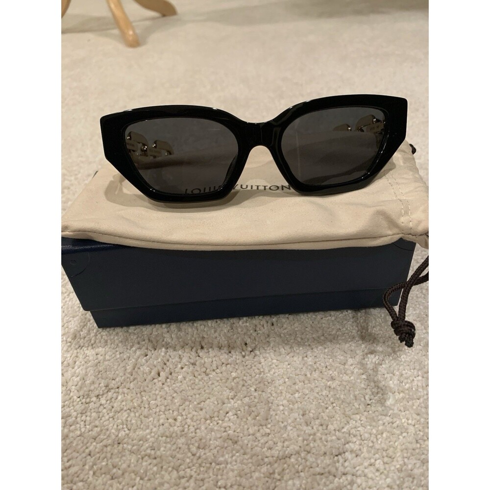 Louis Vuitton Women's My LV Chain Sunglasses Cat Eye Z1473E Box Dust Bag - Picture 3 of 12